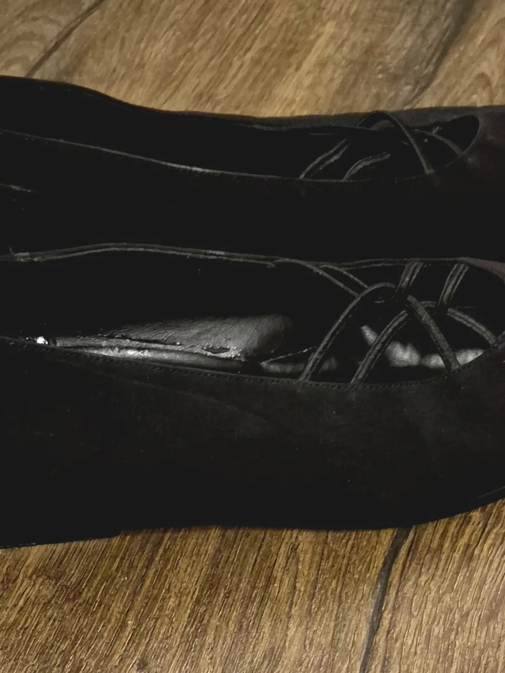 Mootsies Tootsies Black Suede Crisscross Low Heels.